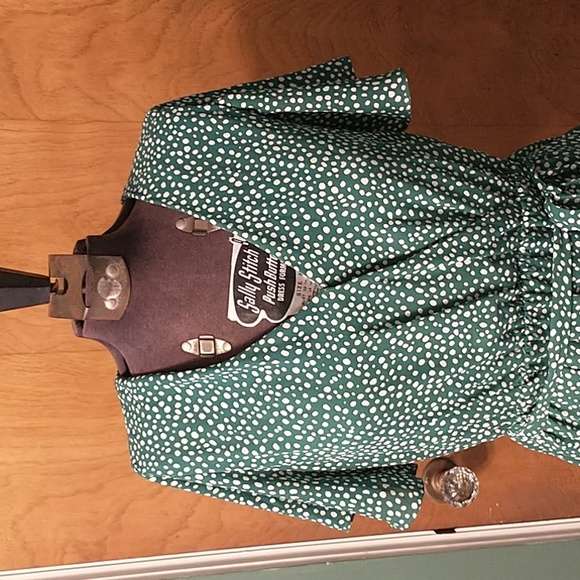 Green faux wrap dress with high low skirt and polka dots - Picture 2 of 3